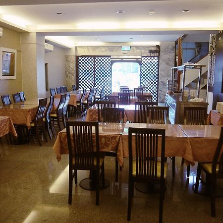 E Moon Hotel Taichung Exterior foto