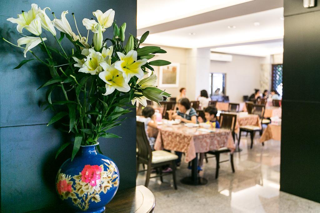 E Moon Hotel Taichung Exterior foto