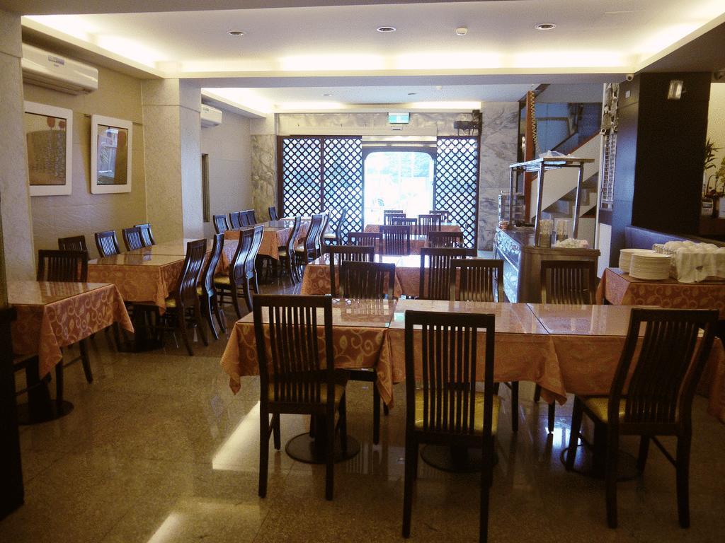 E Moon Hotel Taichung Exterior foto