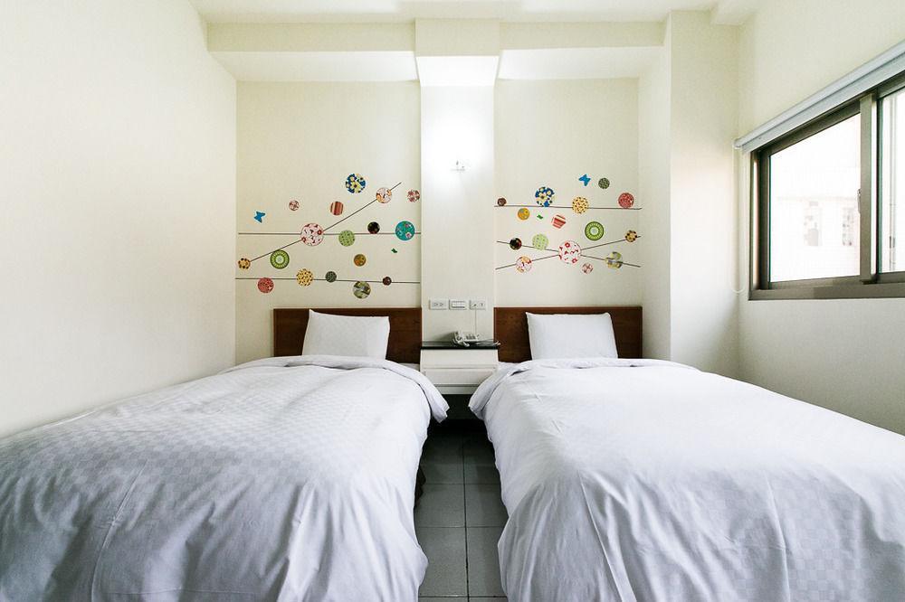 E Moon Hotel Taichung Exterior foto