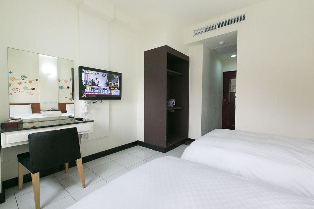 E Moon Hotel Taichung Exterior foto