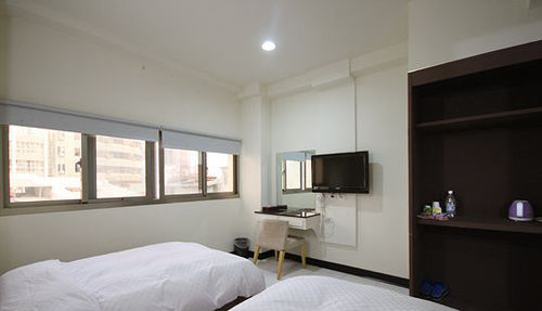 E Moon Hotel Taichung Exterior foto