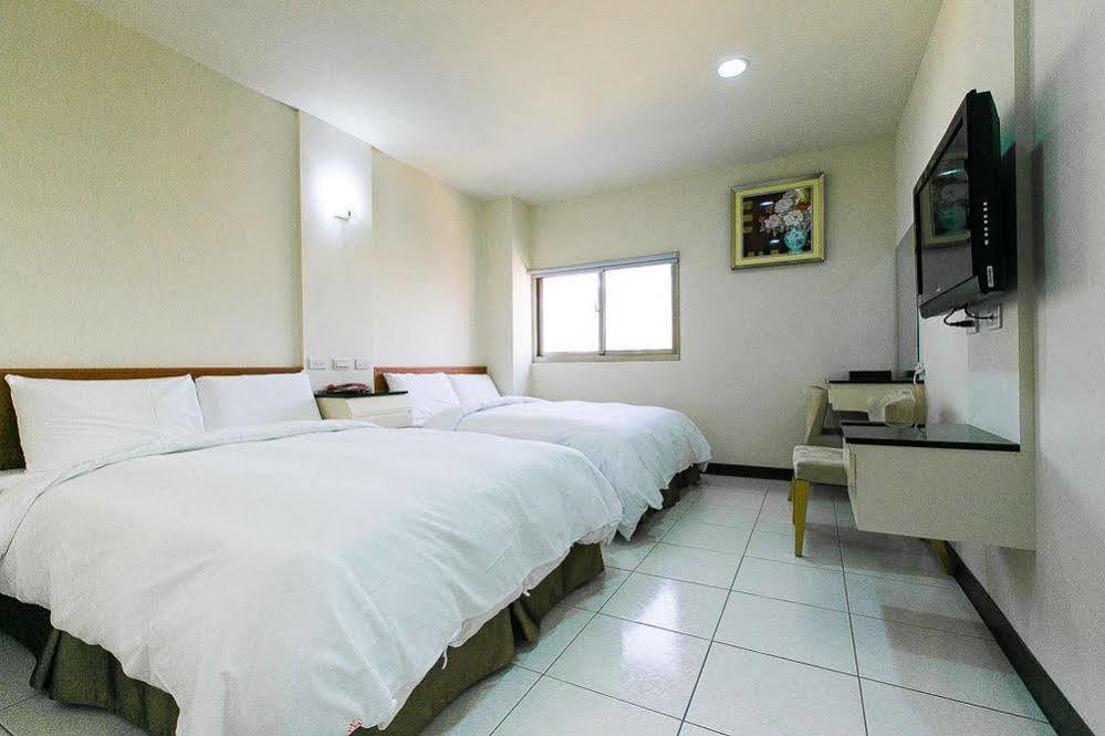 E Moon Hotel Taichung Exterior foto